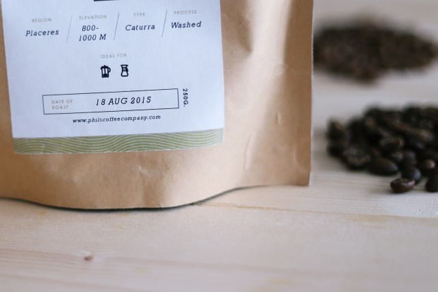 1 gói cà phê tại Bangkok, có ghi rõ ngày rang.