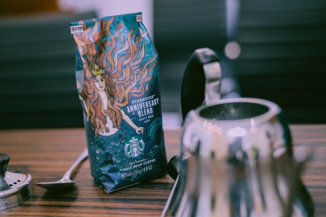 Cà phê và dụng cụ pha chế tại Open Digital.