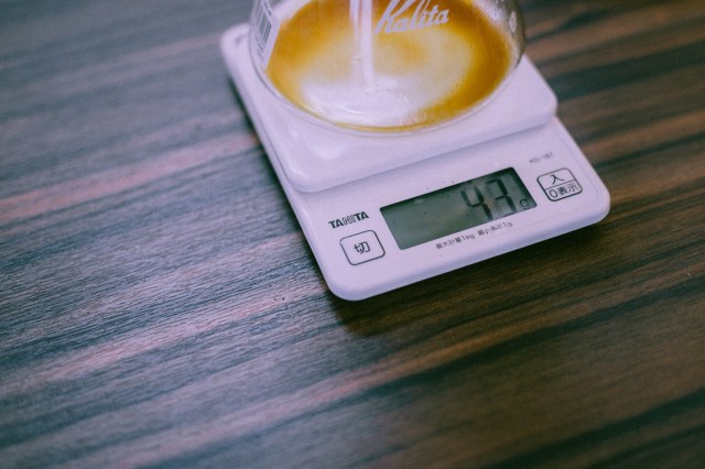 Bắt đầu pour: kiểm tra lượng nước từ thời điểm ban đầu.