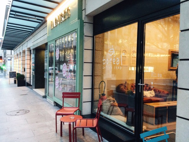 Góc nhìn từ cuối đường Rue du Stand.